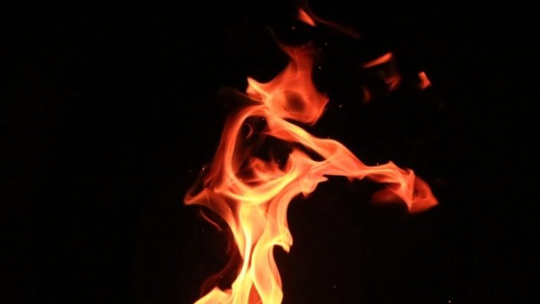 Raipur News: 51 दिनों से धरने पर बैठीं महिलाओं ने की खुद को जिंदा जलाने की कोशिश, मचा हड़कंप