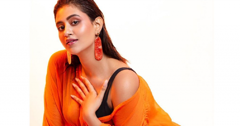 lockupp anjali arora bold photos: lifestyle anjali arora raises the temperature in orange one shoulder slit dress see latest photos – ‘लॉकअप’ की अंजलि अरोड़ा ने एक कंधे की ड्रेस में टोन्ड लेग्स दिखा फैंस का हाल किया बेहाल, देखें लेटस्ट तस्वीरें