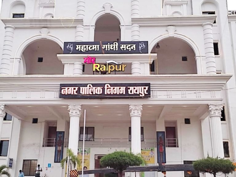रायपुर नगर निगम में पार्षद पतियों की नो एंट्री! कमिश्नर के फरमान के बाद मचा सियासी बवाल