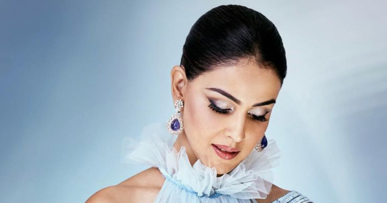 genelia dsouza instagram saree looks, जेनेलिया डिसूजा ने शीयर ब्लाउज और इस चमकीली साड़ी के लिए खर्च कर डाले लाखों रुपये, तस्वीरें हो रही हैं वायरल – genelia dsouza looks beautiful in powder blue sequence saree whose price can blow your mind