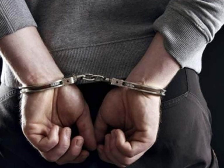 स्कूल में छात्राओं से छेड़छाड़ के आरोप में प्रधानाचार्य गिरफ्तार, स्कूल प्रबंधन ने की परिजनों की शिकायत