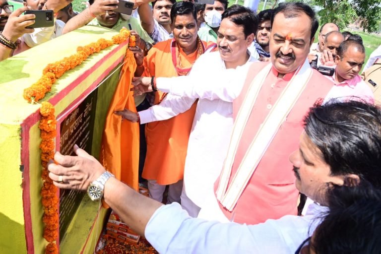 गांधी परिवार पर अमेठी में केशव मौर्य का तंज ,बोले कभी एक परिवार इसे समझता था अपनी जागीर