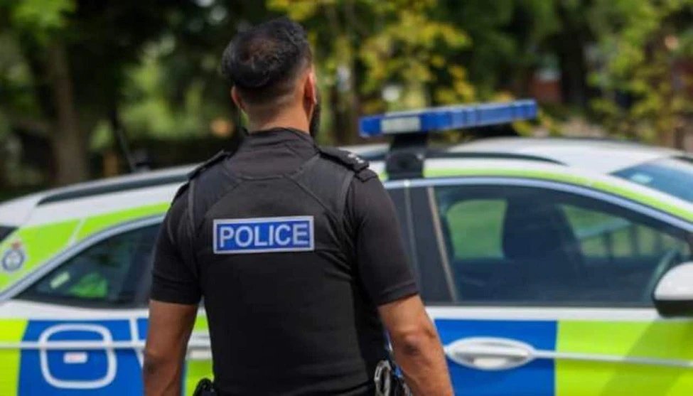 1330121-britain-police.jpg