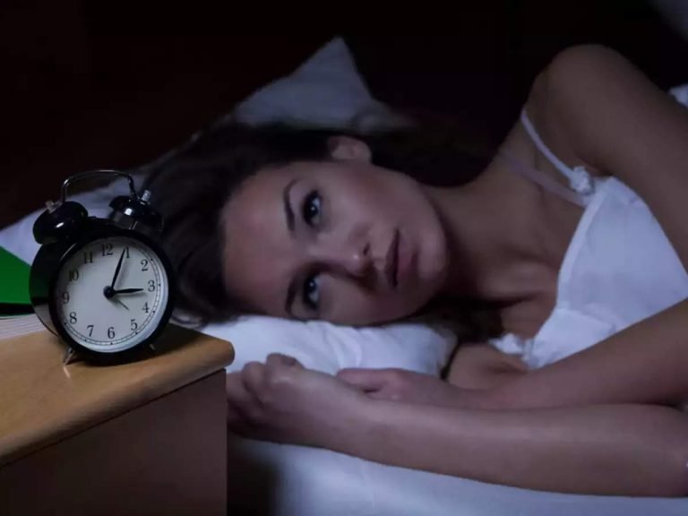 Sleeping Tips: दिनभर की थकान के बाद भी रात में नहीं आती नींद, तो Ayurveda एक्सपर्ट की ये 5 बातें गांठ बांध लें – how can i solve my sleeping problem at night try these 5 good night sleeping tips shared by ayurveda doctor