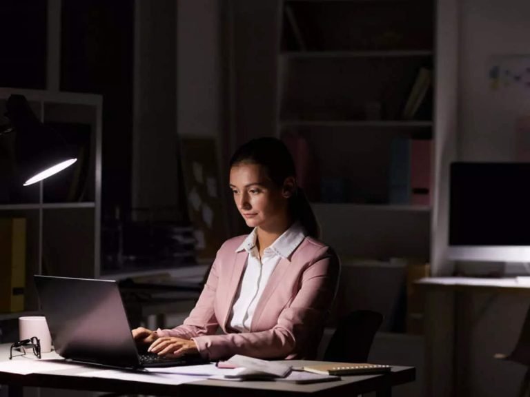 Night Shift में करते हैं काम तो जान लें हेल्दी रहने के ये उपाय, नहीं तो इन 6 चीजों से हमेशा रहेंगे परेशान – ayurveda doctor sharad kulkarni shared health tips for night shift workers