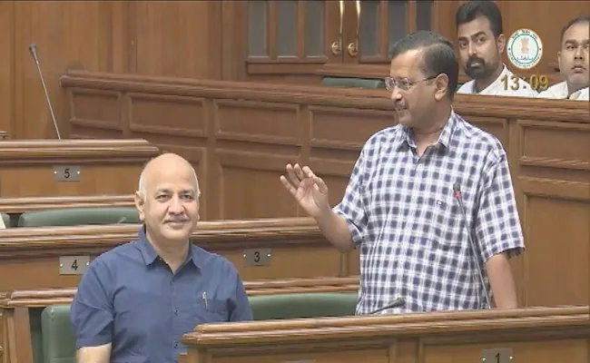 दिल्ली : रिश्तों में तल्खी, सीएम केजरीवाल और LG की साप्ताहिक बैठक लगातार तीसरी बार स्थगित