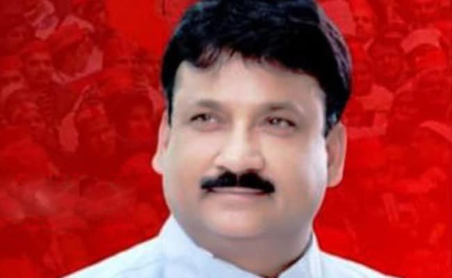 अखिलेश यादव के करीबी पूर्व MLA दीपनारायण सिंह यादव गिरफ्तार, पुलिस अभिरक्षा से गैंगस्टर को छुड़ाने का है आरोप