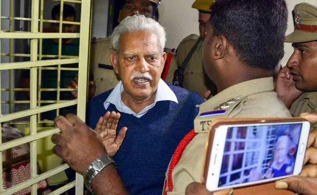 एल्गार मामला: कोर्ट ने वरवर राव की आंखों की सर्जरी के लिए हैदराबाद जाने की अर्जी खारिज की