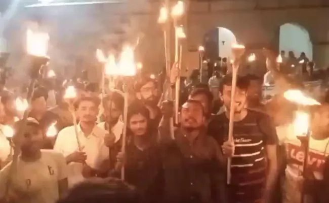 इलाहाबाद सेंट्रल यूनिवर्सिटी में फीस वृद्धि के खिलाफ आंदोलन कर रहे छात्रों पर दर्ज हुई FIR