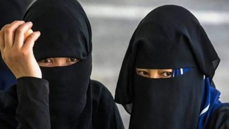 Demonstrations against Hijab in Iran are getting America support | Iran में हिजाब के खिलाफ महिलाएं आर-पार की लड़ाई लड़ने के मूड में, अमेरिका का भी मिल रहा साथ