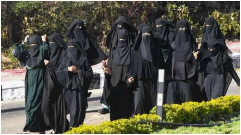 Iran Hijab Row switzerland national ban on face coverings burqa hijab in public places | ईरान में उठे हिजाब विवाद के बीच इस देश ने चेहरा ढकने को लेकर उठाया ये सख्त कदम