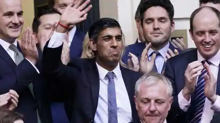 Rishi Sunak Hindu culture impression wearing kalawa gave first speech after elected britain prime minister | Rishi Sunak में दिखी हिन्दू संस्कृति की छाप, प्रधानमंत्री बनने के बाद कलावा पहन के दिया पहला भाषण