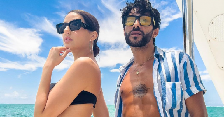 nora fatehi, स्ट्रैपलेस टॉप और छोटे से निक्कर पहनकर दोस्त के साथ नोरा फतेही ने मारे पोज, फिगर देख लोग हुए बेहाल – lifestyle nora fatehi looks hot in black bikini strapless top with denim shorts at mauritius vacation
