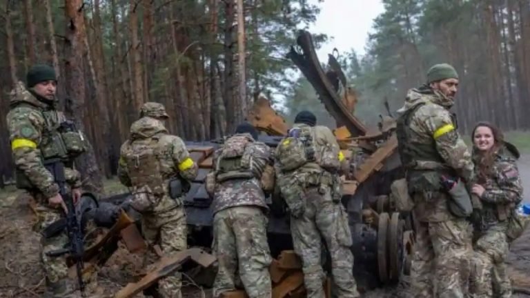 Ukrainian forces enter Kherson city following complete Russian military evacuation | जंग में रूस की किरकरी! जिस इलाके पर कराया था जनमत संग्रह; उस पर यूक्रेन का कब्जा