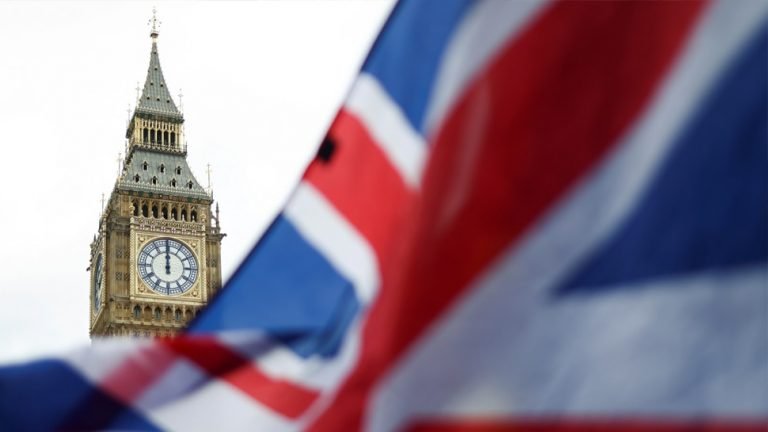 Christians decreasing in Britain population of Muslims increasing know the condition of Hindus | Britain: ब्रिटेन में कम हो रहे ईसाई, बढ़ रही मुस्लिमों की आबादी, हिंदुओं का ये है हाल