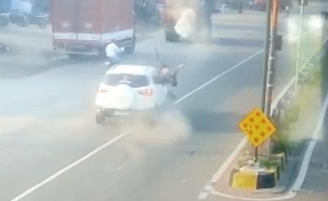vvkgtjso_tamil-nadu-suv-accident-650_625x300_08_November_22.jpg