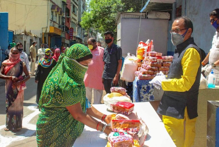 प्रदेश में गाँव बन रहे हैं आत्म-निर्भर और महिलाएँ स्वावलंबी
