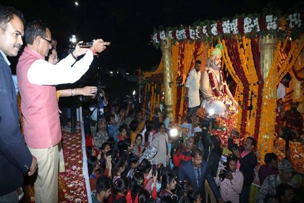 सीएम शिवराज ने सनातन धर्म चेतना वाहन यात्रा का किया स्वागत