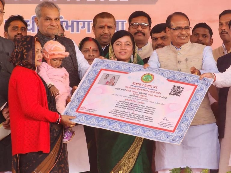 मुख्यमंत्री ने सीधी में कहा, भ्रष्ट लोगों को नहीं छोड़ेंगे, कटनी के तीन अफसरों को निलंबित किया
