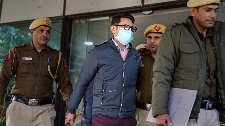air india Urinating incident accused’s father claim that incident did not happen | सू सू कांड: पेशाब करने वाले के पिता ने कही हैरान कर देने वाली बात, बोले- ऐसा कुछ हुआ ही नहीं