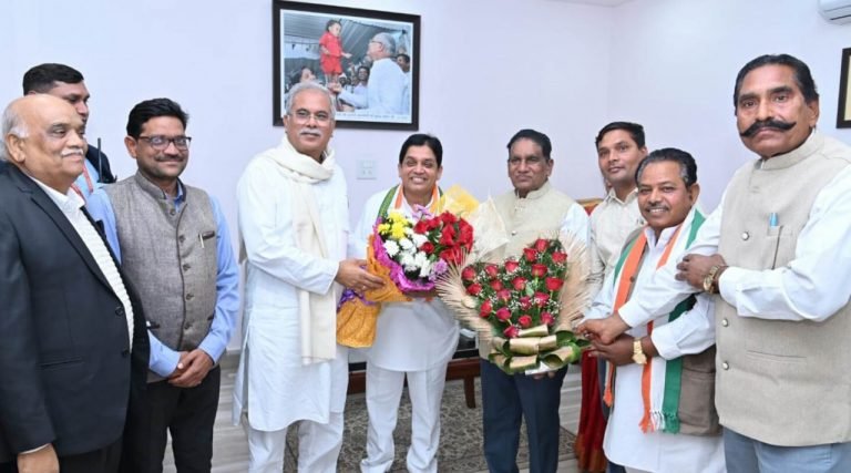 मुख्यमंत्री से अनुसूचित जाति आयोग के प्रतिनिधिमंडल ने सौजन्य भेंट की