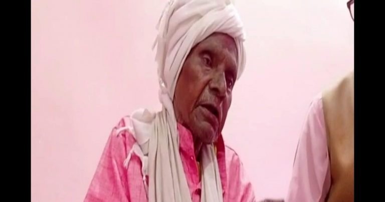 1942 में भर्ती 18 रुपये की पगार, 25 दुश्मनों का किया खात्मा, मिलिये 105 साल के आजाद हिन्द फौज के सिपाही से