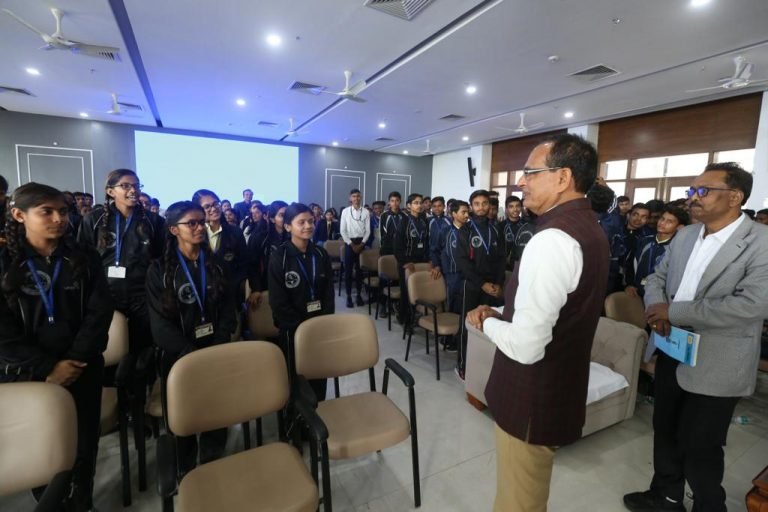 परीक्षा पे चर्चा : प्रधानमंत्री जी की पहल से बढ़ा बच्चों का आत्मविश्वास : शिवराज सिंह चौहान