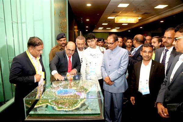 मुख्यमंत्री श्री चौहान ने किया ऊर्जा उत्पादन संयंत्र के मॉडल का अवलोकन