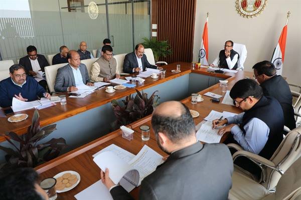 व्यवहारिक रूप से तय की जाए बड़ी परियोजनाओं की समय-सीमा : शिवराज सिंह चौहान