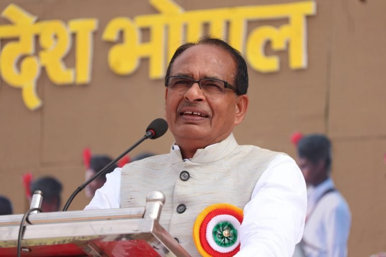 मुख्यमंत्री ने किया बड़ा ऐलान — प्रदेश के स्कूलों में पढ़ाई जाएगी गीता, रामायण