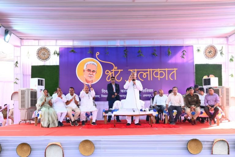 सीएम भूपेश बघेल ने कहा कि योजनाओं का लाभ आप सभी को मिल रहा है या नहीं यह देखने आया हूँ