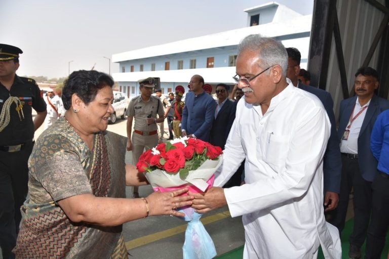 राज्यपाल अनुसुईया उइके को दी गई भावभीनी विदाई