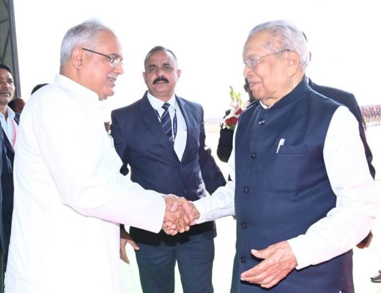 छत्तीसगढ़ के मनोनीत राज्यपाल विश्व भूषण हरिचंदन राजधानी रायपुर पहुंचे