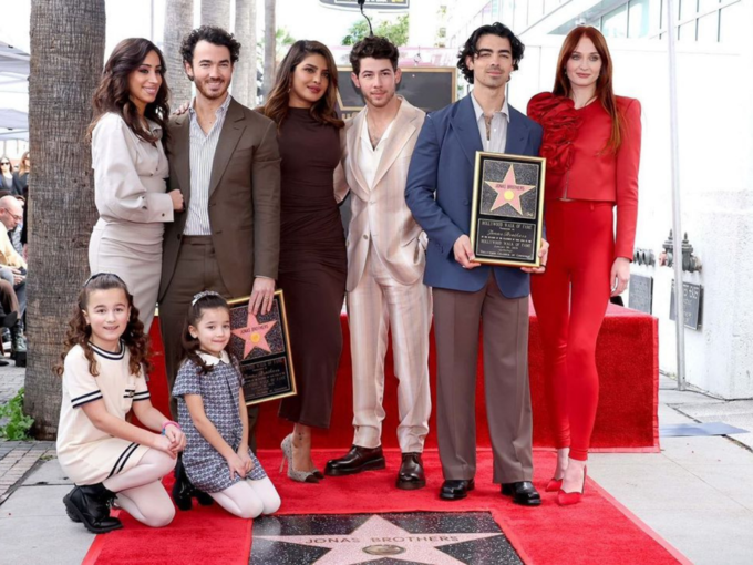 रेड कार्पेट पर बीवियों के जलवे