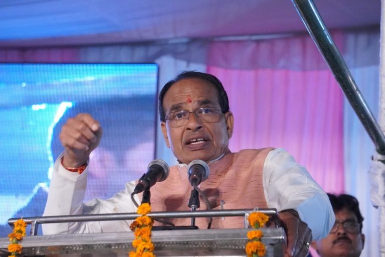 कमल नाथ ने महिला श्रमिकों के लिए नहीं खोले रैन बसेरे