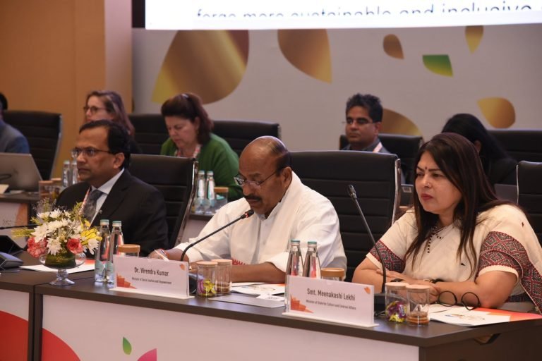 अजब-गजब : 67 वर्ष में विदेशों से सिर्फ 13 वस्तुएँ लौटी, वर्ष 2014 के बाद 229 पुरावशेष भारत आ गए