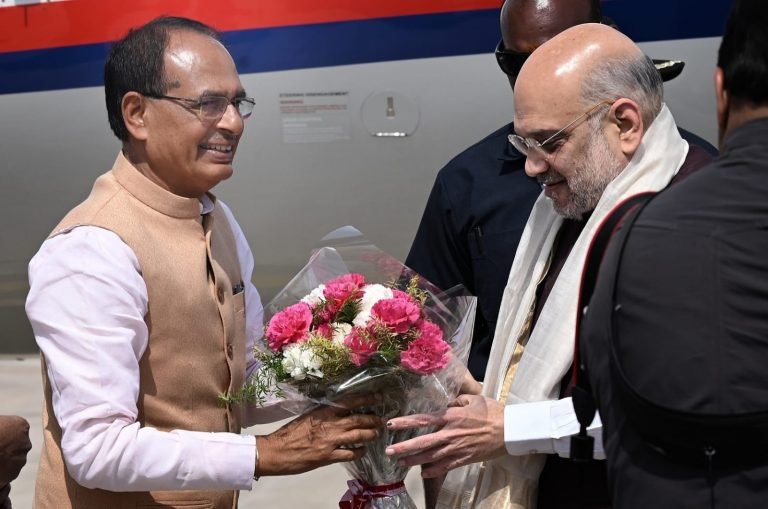 सीएम शिवराज ने की गृहमंत्री अमित शाह की आगवानी