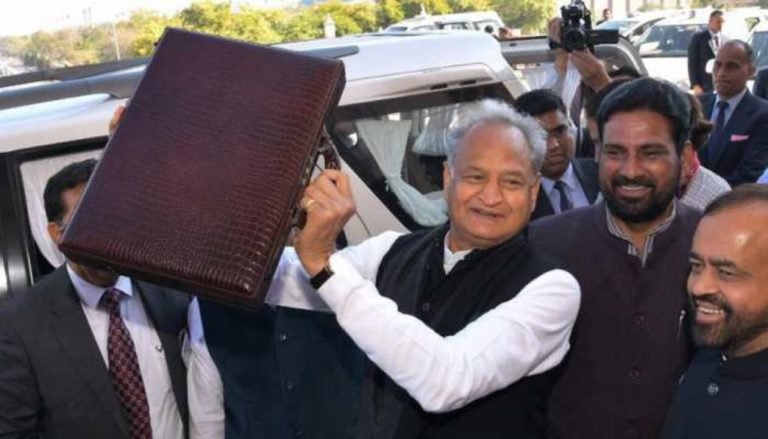 गजब कर दिये सीएम साहब! ​पुराना बजट पढ़ लिये गहलोत