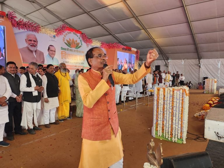 गांधी जी ने कहा था— कांग्रेस भंग कर दो, यह कैसी कांग्रेस है जो उनकी बात नहीं मानती