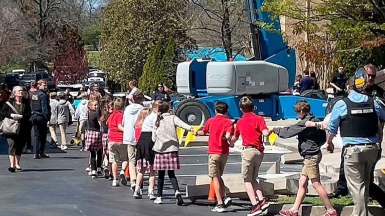 अमेरिका के नैशविले में स्कूली बच्चों पर ताबड़तोड़ फायरिंग, 3 बच्चों समेत 7 की मौत; हमलावर ढेर