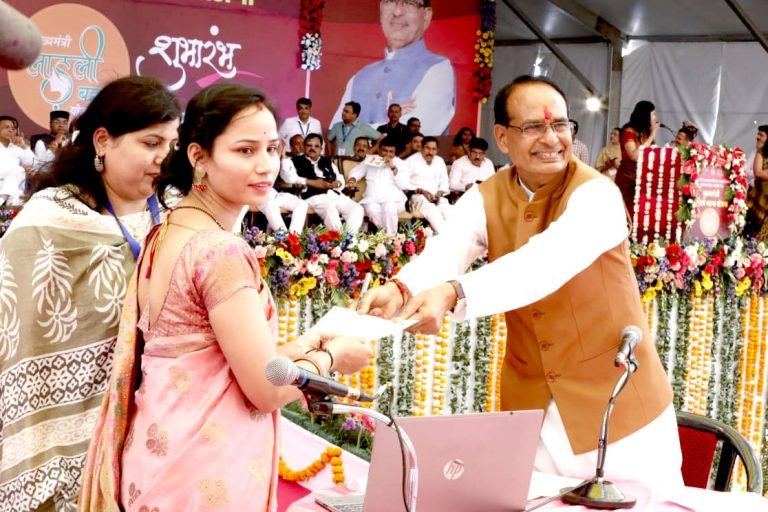 Ladli Behna Yojna : महिलाओं को आर्थिक रूप से सशक्त बनाएगी लाड़ली बहना योजना