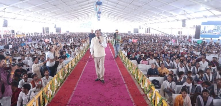 युवाओं के सहयोग से एक नया और आत्म-निर्भर मध्यप्रदेश गढ़ेंगे: CM