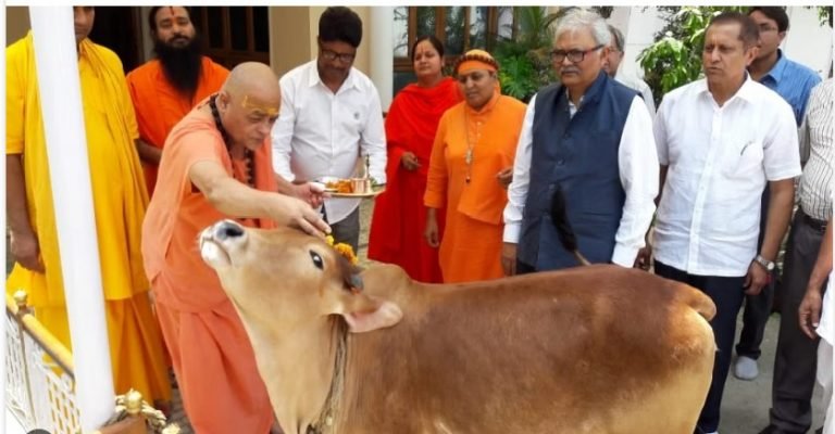 जिलों से बाहर भूसा ले जाने पर रोक लगाएं कलेक्टर