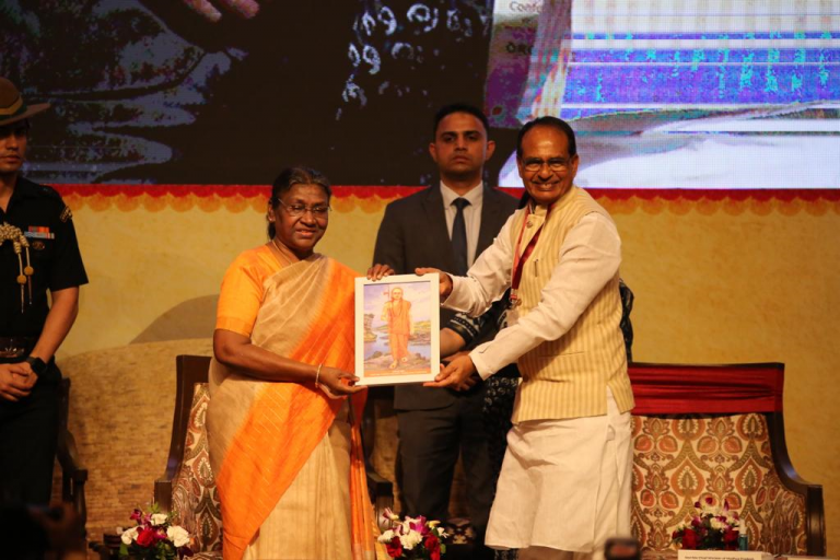 धर्म की आधारशिला पर मानवता टिकी है : राष्ट्रपति