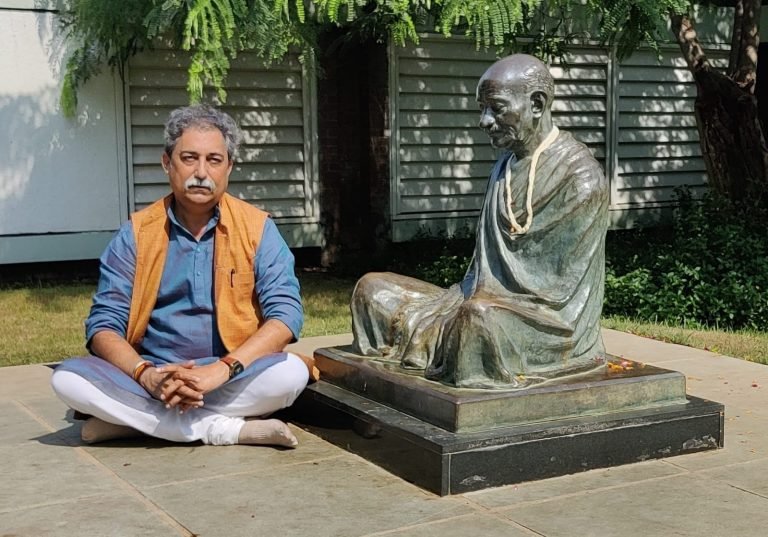 गांधी जी का दुष्प्रचार, मध्य प्रदेश के पत्रकार डॉ. राकेश पाठक ने उप राज्यपाल को भेजा नोटिस