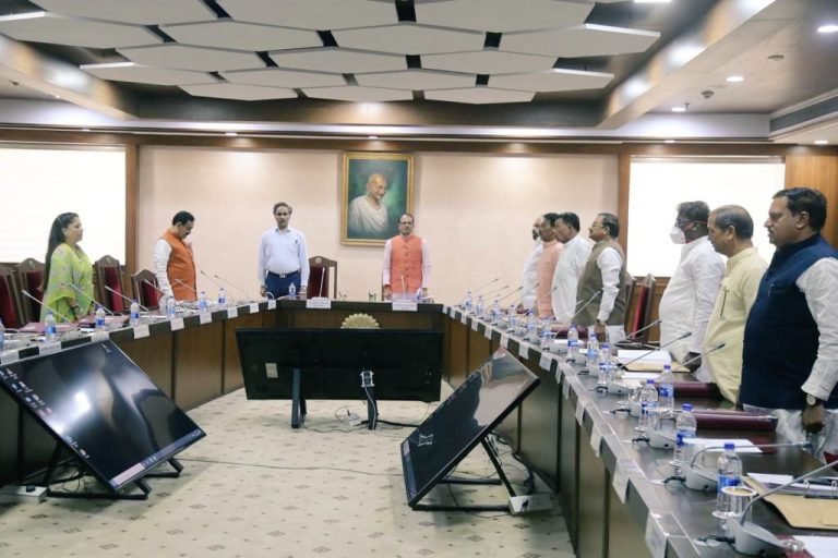 मंत्री जमीन पर उतरे जनता के साथ खड़े रहें : शिवराज सिंह चौहान
