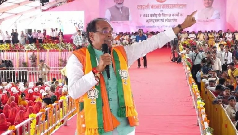 कमल नाथ ने बहनों का निवाला छीना था, अब शिवराज भाई 12 हजार रूपये साल देगा