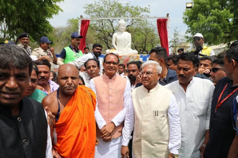 प्रधानमंत्री जी के सहयोग से महू में बनेगी धर्मशाला, अब बाबा साहब के पंचतीर्थ जाएगी तीर्थ दर्शन यात्रा