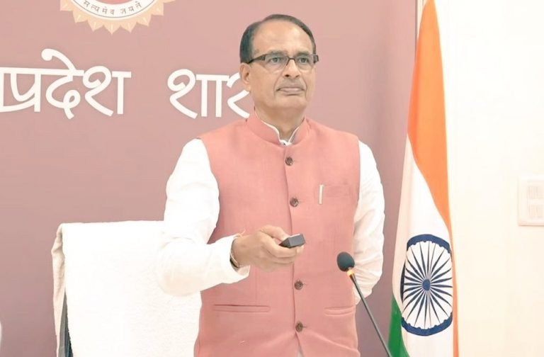 कर्नाटक में गरजे सीएम शिवराज : मोदी जी सांप नहीं, देश की सांस हैं, वे नीलकंठ है