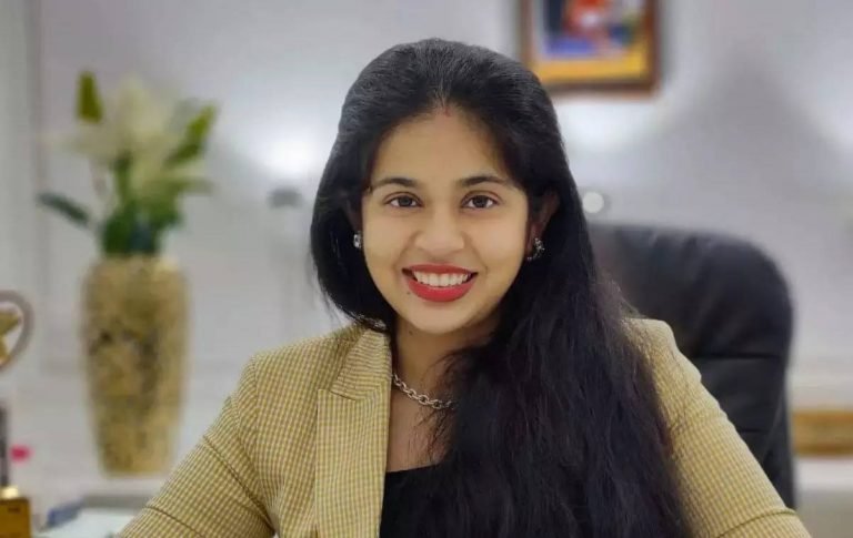 मिलिए भारत की हेयर ग्रोथ स्पेशलिस्ट डॉ. स्तुति खरे शुक्ला से, जो बालों के झड़ने की परेशानी से जूझ रहे लोगों का कर रही हैं इलाज – how indias top hair growth specialist dr stuti khare shukla become a symbol of hope for hair loss patients around the world hyp1 stutikhareshukla